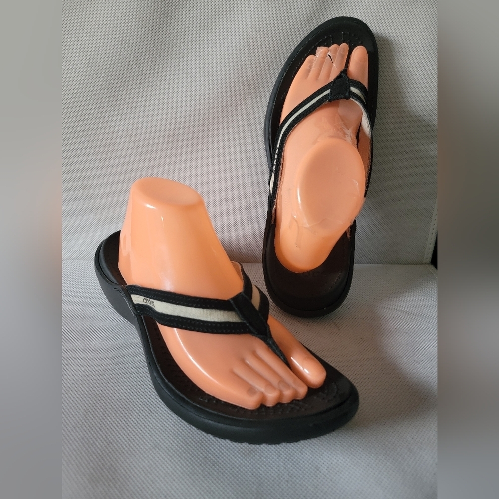 *CROCS BLACK FLIP FLOPS SANDALS (sz 10)